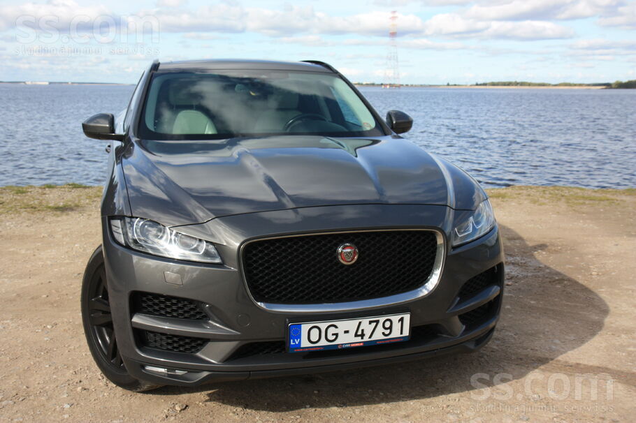 Jaguar Pārdod 2017. gada Jaguar F-Pace ar 216t. km nobrau