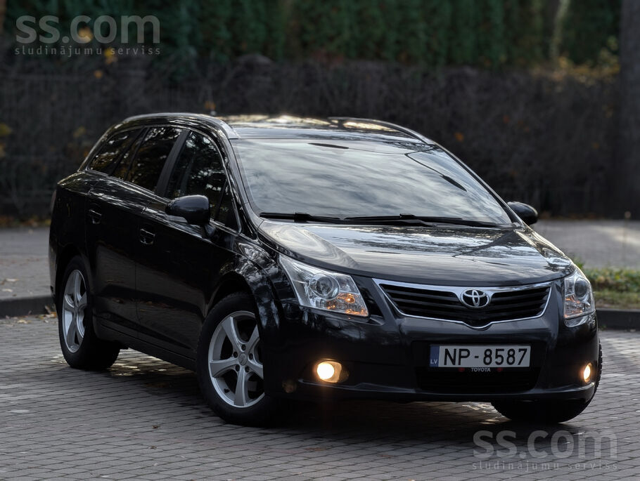 Toyota Toyota Avensis Combi Premium, Individual, Full Opt