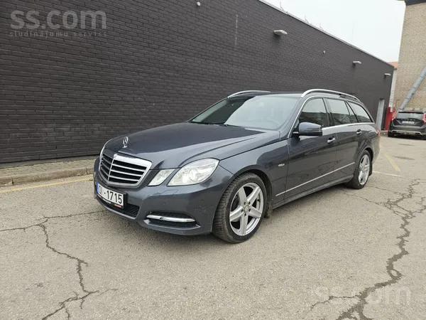 Mercedes Auto no Nīderlandes ar caurskatāmu vēsturi. 