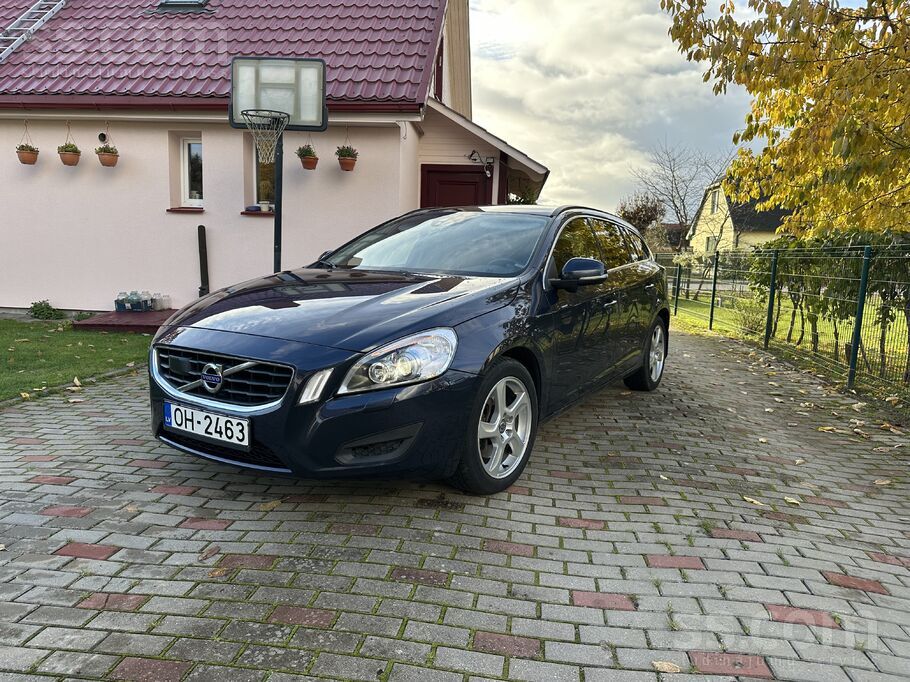 Volvo Tiek pārdots kopts V60 Summum 2.4 D5 158kw/215zs. 
