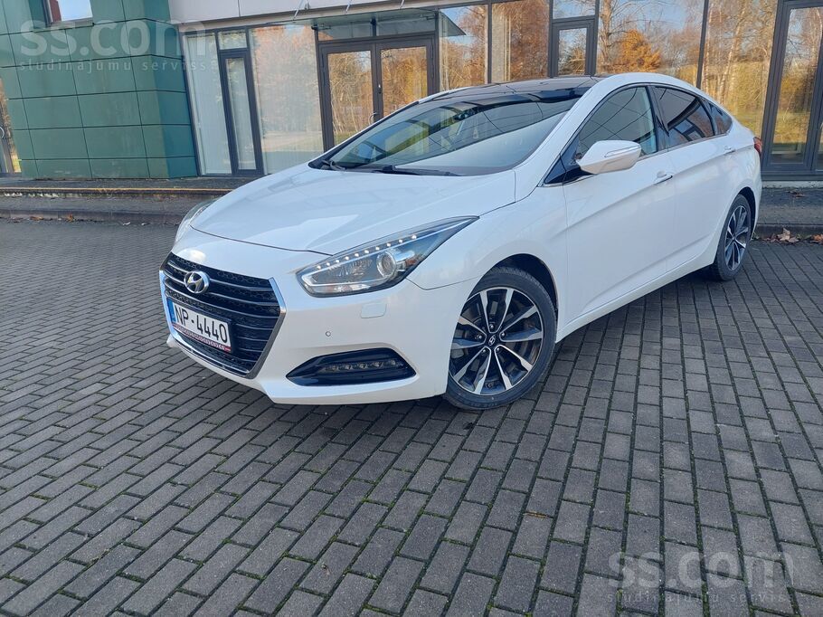 Pārdošanā simpātisks Hyundai I40 baltā pērle, ar dinamisku 1, 7 dīzeļa ķēdes