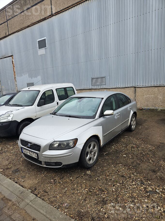 Volvo Pārdod Volvo s40. 