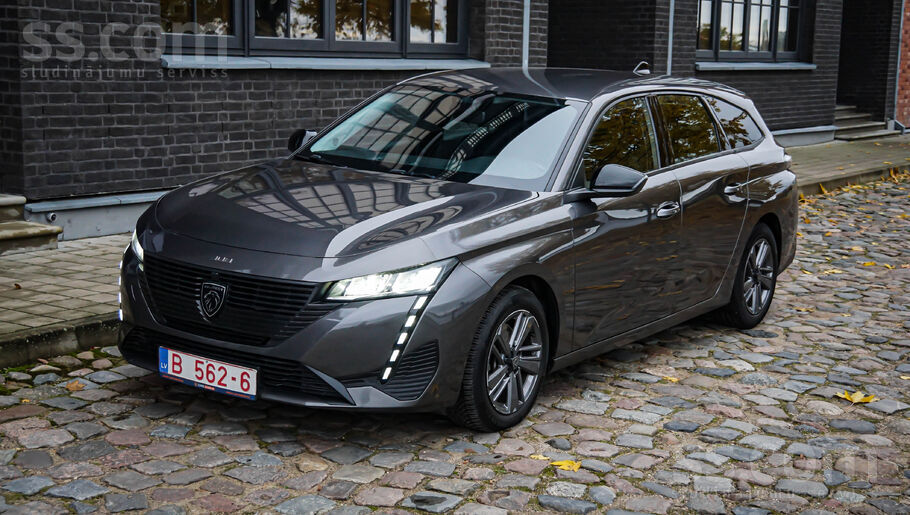 Peugeot 308 Active pack.
Komplektacija: Distroniks, R17 diski ar labam r