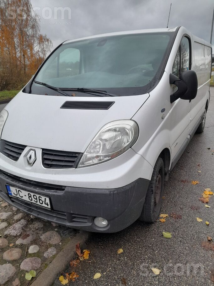 Продаю микроавтобус. Три места. Техосмотр 29.10.2026г. Объём 2. Мощность 84к