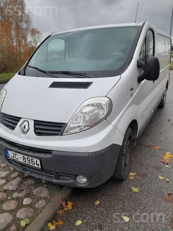 Renault Продаю микроавтобус. Три места. Техосмотр 29.10.20
