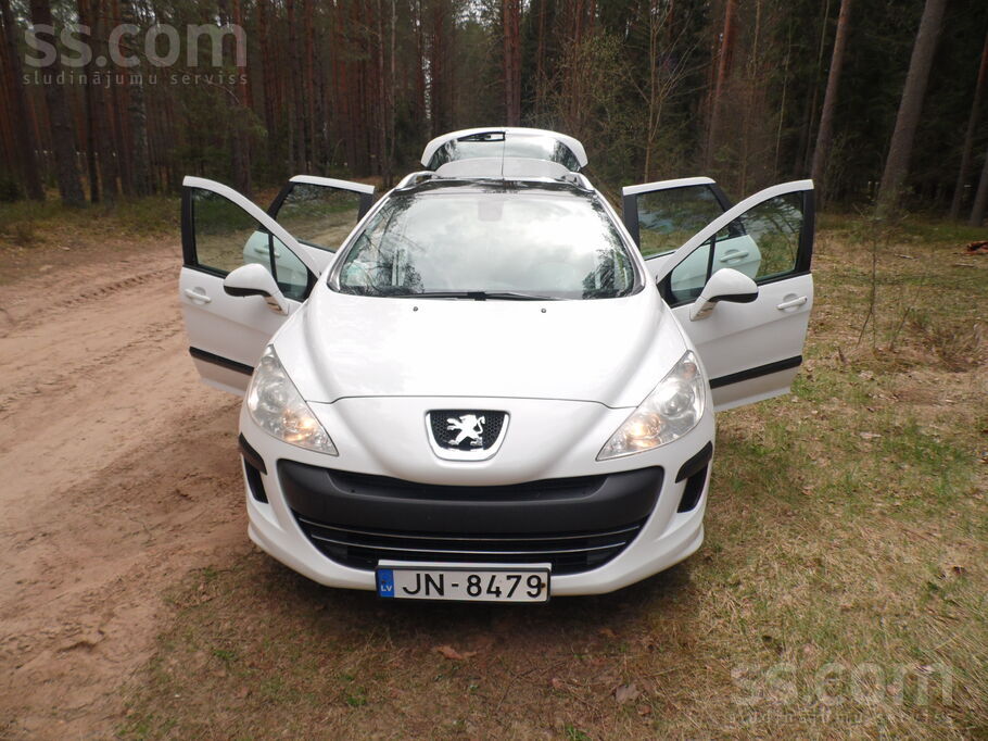 Продаём Пежо308Sw 1.6 дизель 68кв. Хорошее состояния тех. осмотр с первого р