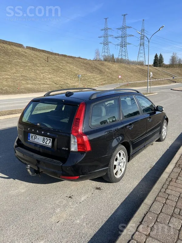 Volvo Pārdodu Volvo V50 2.0D 100kw. Auto pieklājīgā stāv