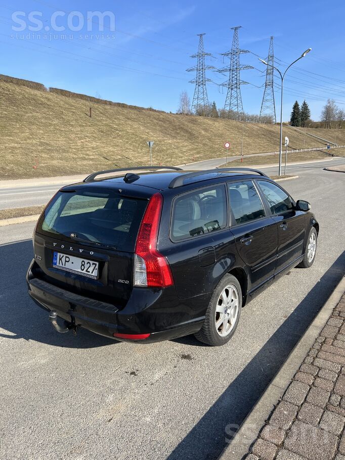 Pārdodu Volvo V50 2.0D 100kw. Auto pieklājīgā stāvoklī priekš sava gada. Ir