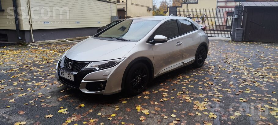 Sakarā ar jauna auto iegādi tiek tirgots 2015 Honda Civic 5D 1.8 Sport ar ma