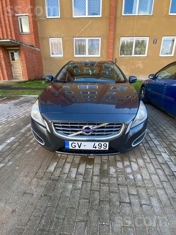 Volvo Lielisks ģimenes auto. Nelielas rūsiņas uz priekšē