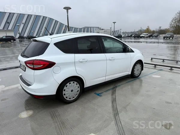 Ford Машина а хорошем состояние, недавно заменены колод