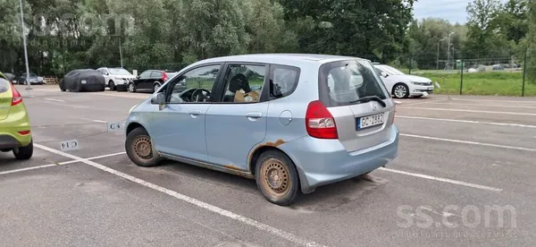 Pārdod Honda Jazz. Auto brauc, bet ir problēma ar ātrumkārbas kronšteiniem -