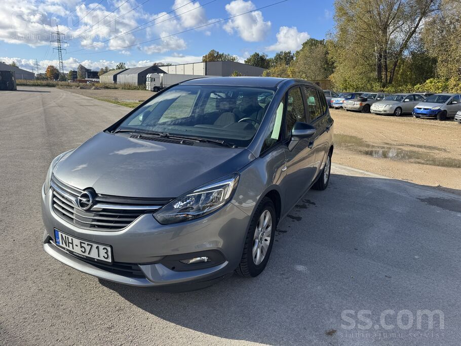 Tiek pārdots auto Opel Zafira. Manuāls - 6 ātrumi , dīzelis. Ietilpīgs un ēr