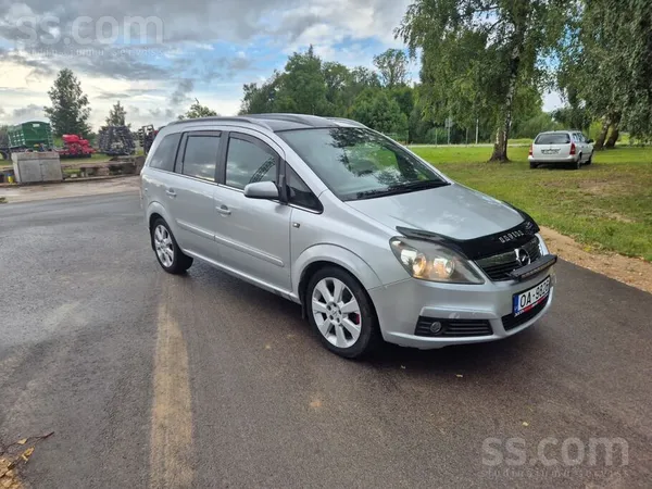 Opel Tirgojas Opel zafira ar nesen izietu jaunu tenhnis