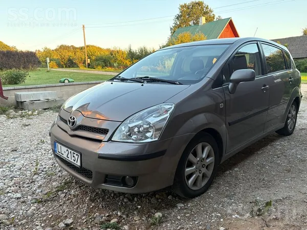 Toyota Pārdod uzticamu Toyota Corolla Verso 2.2 D-4D