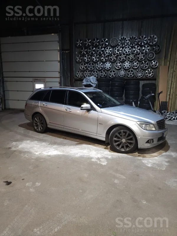 Mercedes Продается Mercedes-Benz C-Class, 2009 год, 2.2 диз