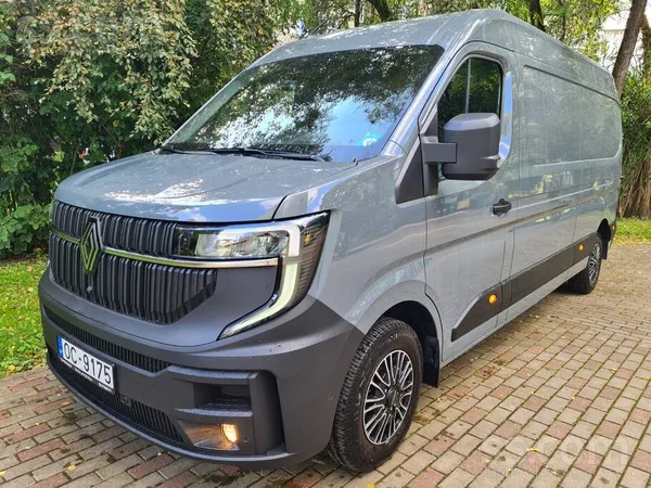 Renault 8000 km. 4 gadi pagarinātā garantija. Auto pirkts 