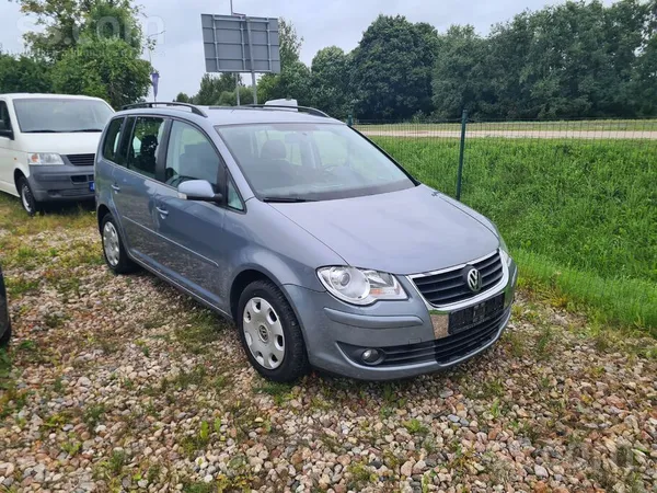 Volkswagen Touran - 1