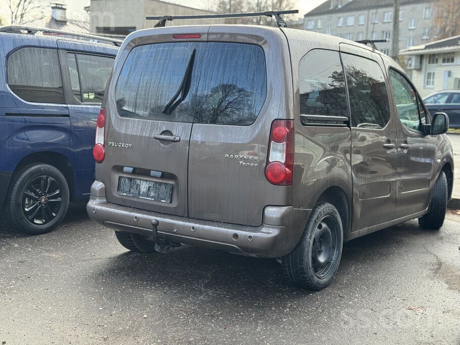Samazinu cenu sodien par 1300e, 0 euro un arī Gada Uvtn nodoklis ,
Šis aut