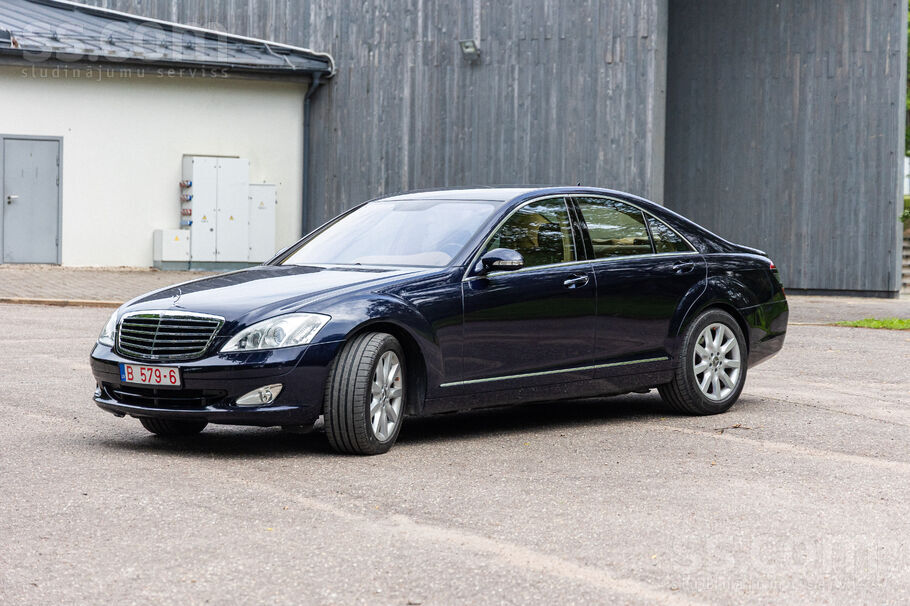 Mercedes-Benz S500 (W221) (285 kW) ļoti labā tehniskā un vizuālā stāvoklī.