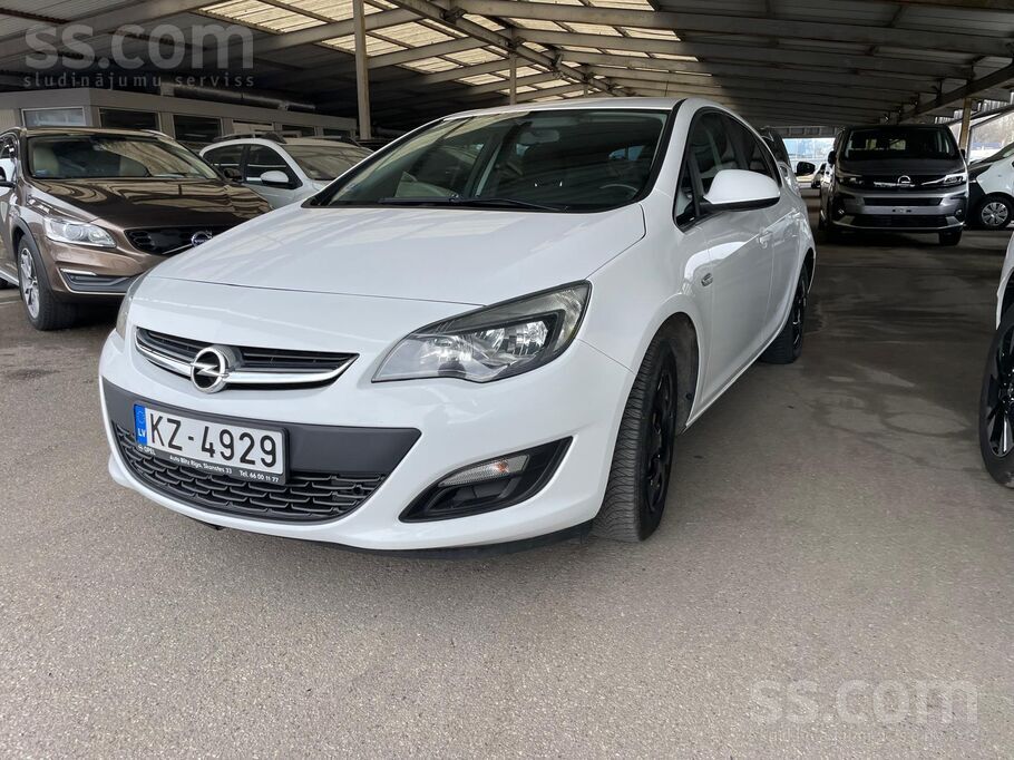 Pirkta Latvijā. Apkope tika veikta oficiālājā Opel centrā.