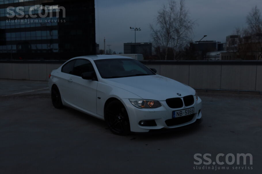 BMW BMW 320d M-Package Pearl White 220 л. с Отличное с