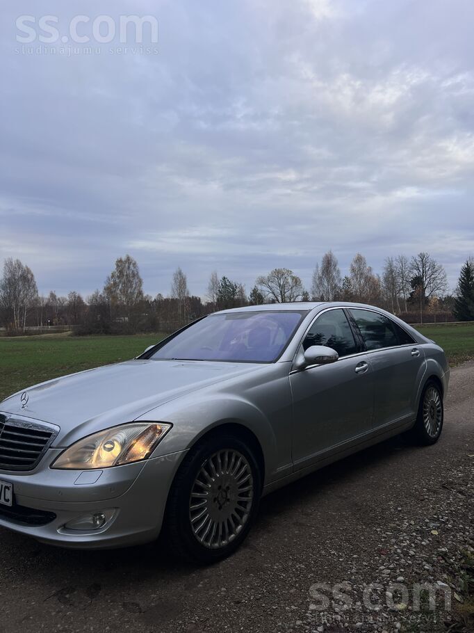 Pārdodu labu mersedesu S320 Long ar pagājušogad uzliktām jaunām ziemas riepā
