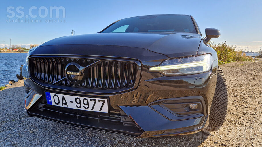 Volvo S60 T6 Awd Inscription, Head-Up displejs, 310 ZS jaudas un Volvo cienī