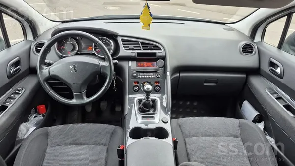 Peugeot Автомобиль 2011 года 12 месец. машина в хорошем те