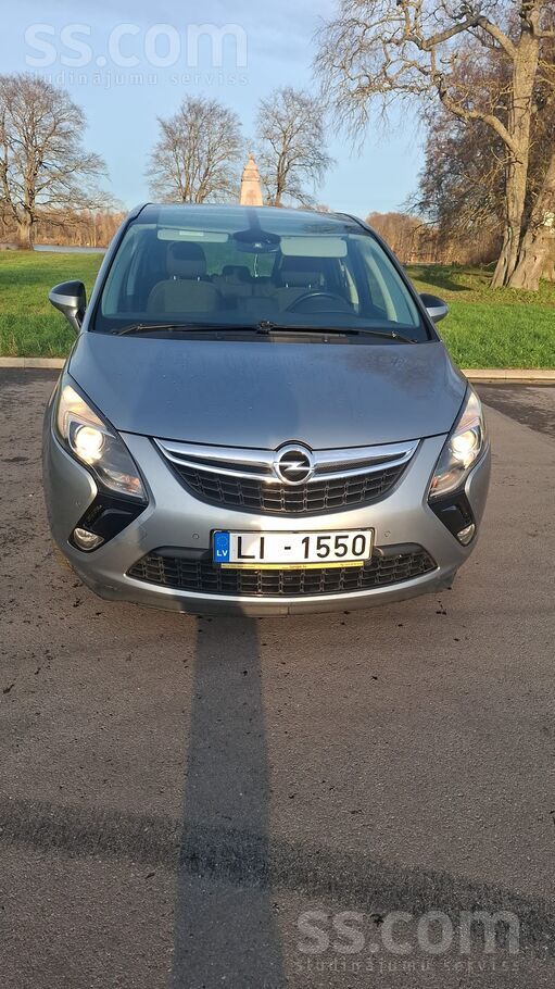 Opel Pārdodu automašīnu, kas lieliski piemērota gan ikd