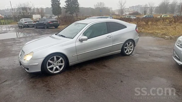 Mercedes Продаю Мерседес С180 , автомат , бензин 1, 8 сompr