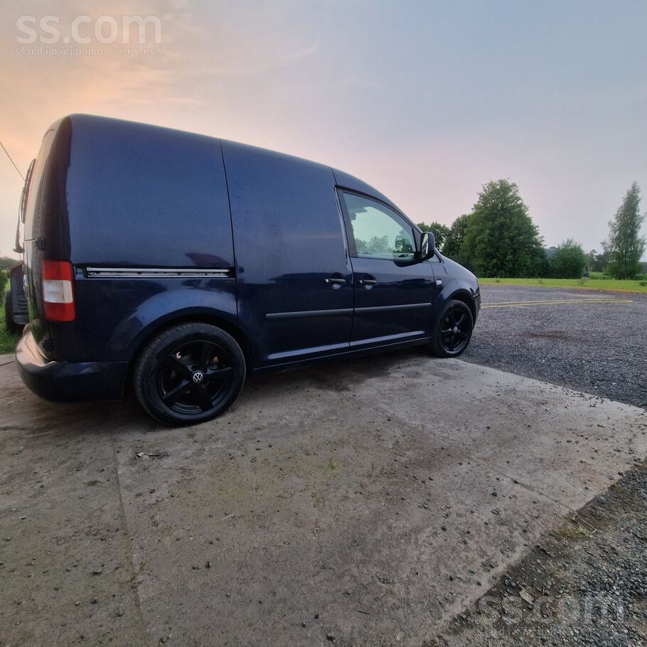 Volkswagen Pārdodu labu stilīgu VW Caddy busiņu. 