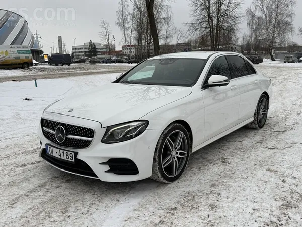 Mercedes Auto labā stāvoklī. izieta tehniskā apskate bez ai