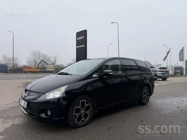 Mitsubishi Grandis 6 vietas benzīns gāze automātiskā kārba
