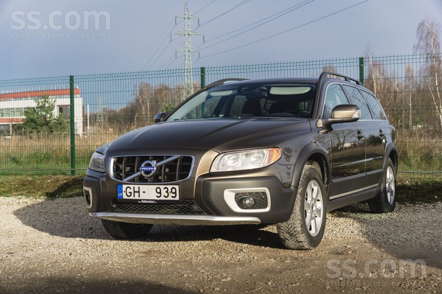 Volvo Volvo XC 70 ar 2.0 litru dīzeļdzinēju un manuālo t