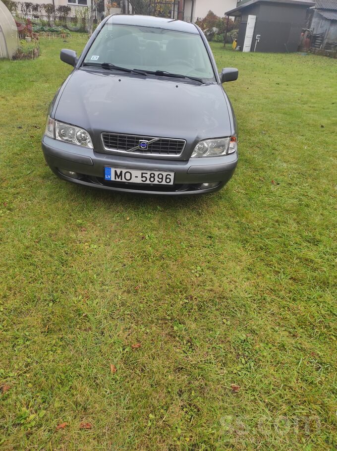 Pārdodu Volvo S40 1, 9D
Mašīna labā stāvoklī, melns ādas salons, strādājoš