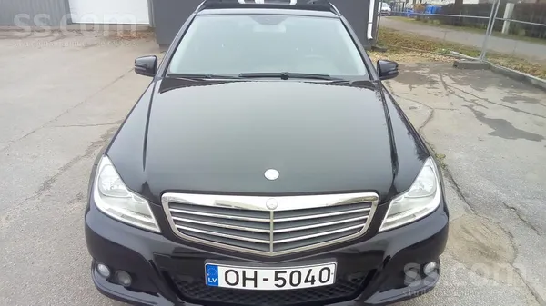 Mercedes Pārdod automašīnu Mercedes-Benz ar 2, 2l dīzeļdzin