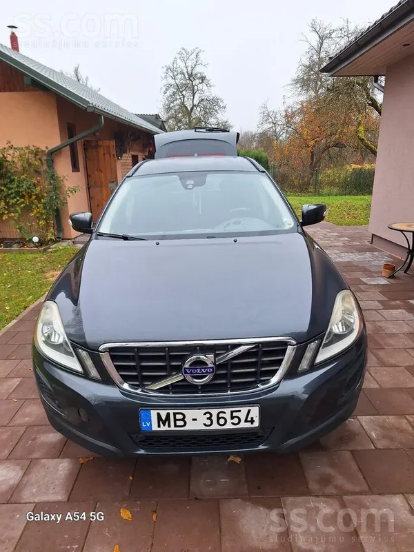 Volvo Auto labā tehniskā stāvoklī. Pusādas salons, ziema