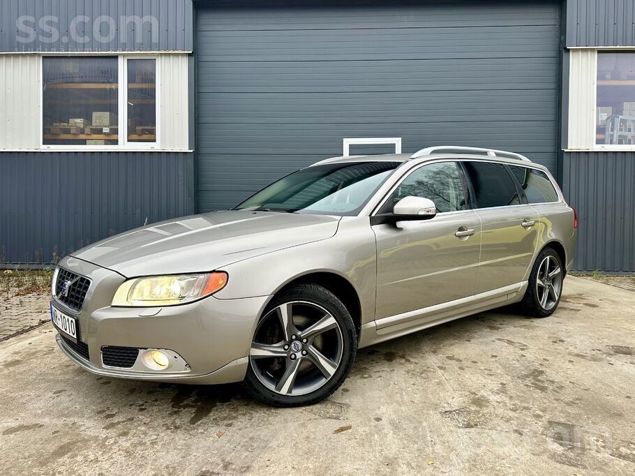 Volvo Pārdodu / mainu Volvo V70 ar Summum komplektāciju.