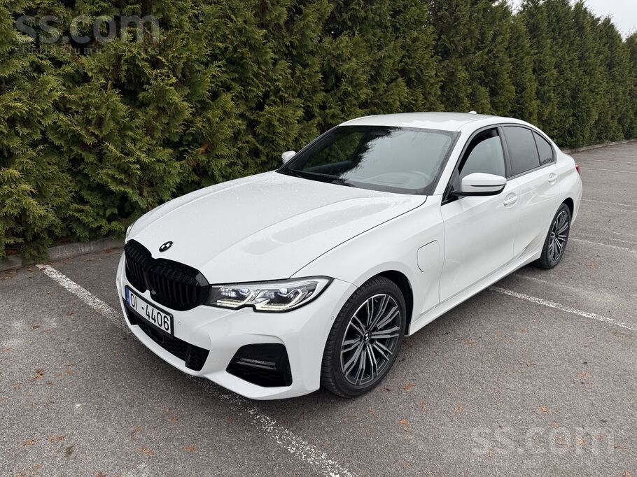 BMW 330E Plug-In Hybrid.
M Sport pakotne. Shadowline.
Pirmā reģ. : 28.11