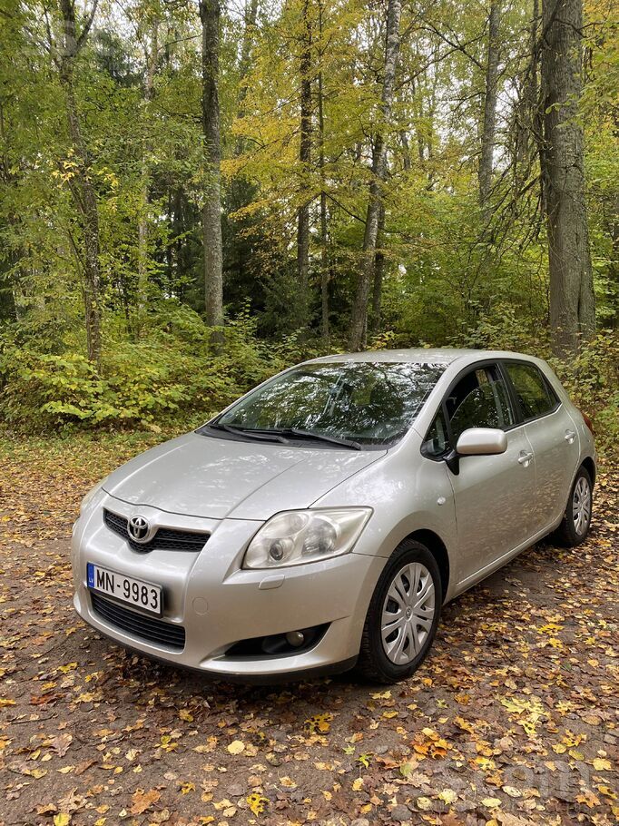 Toyota Toyota Auris 2007 года, 1.6 бензин, коробка-робот.