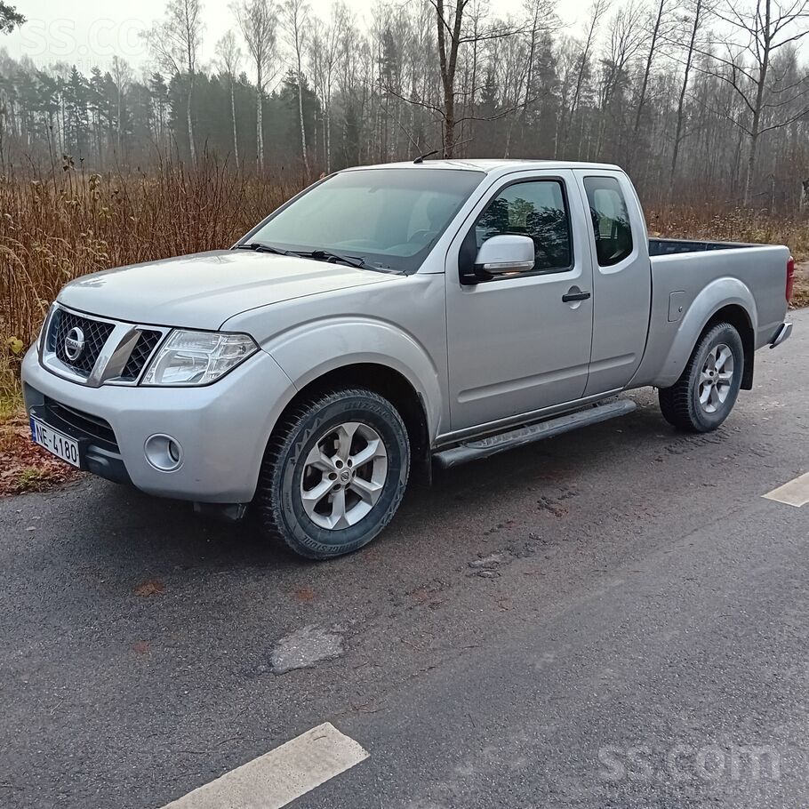 Nissan Navara. Vasarā ielikts cits dzinēja no Angļa kurš nogājis 130000 jūdz