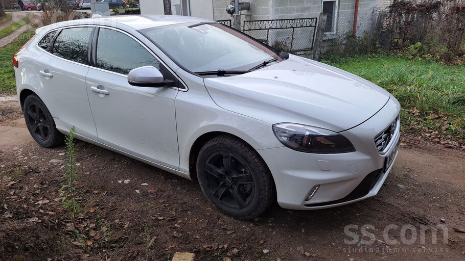 Volvo Volvo v40 ar 2.0 dīzeļmotoru , 88 kw. , dinamisks 