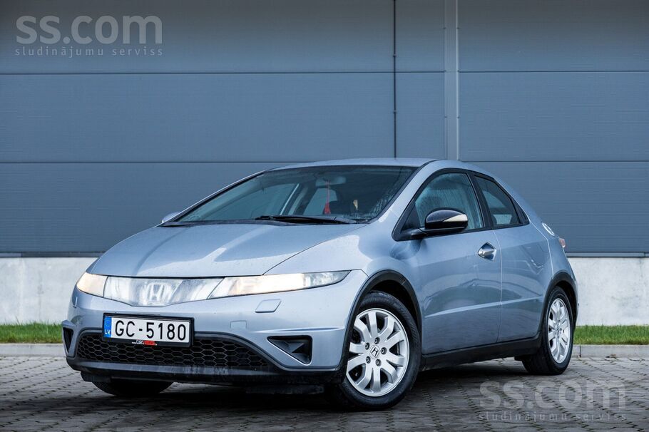 Honda Honda Civic ar 1.3 litru benzīnmotoru ar manuālo t