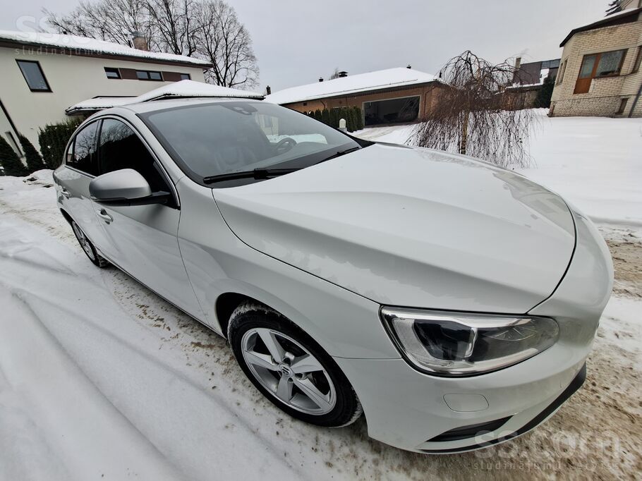 Volvo S60 R-Design 2.0D, teicamā tehniskā un vizuālā stāvoklī
manuāla ātrum
