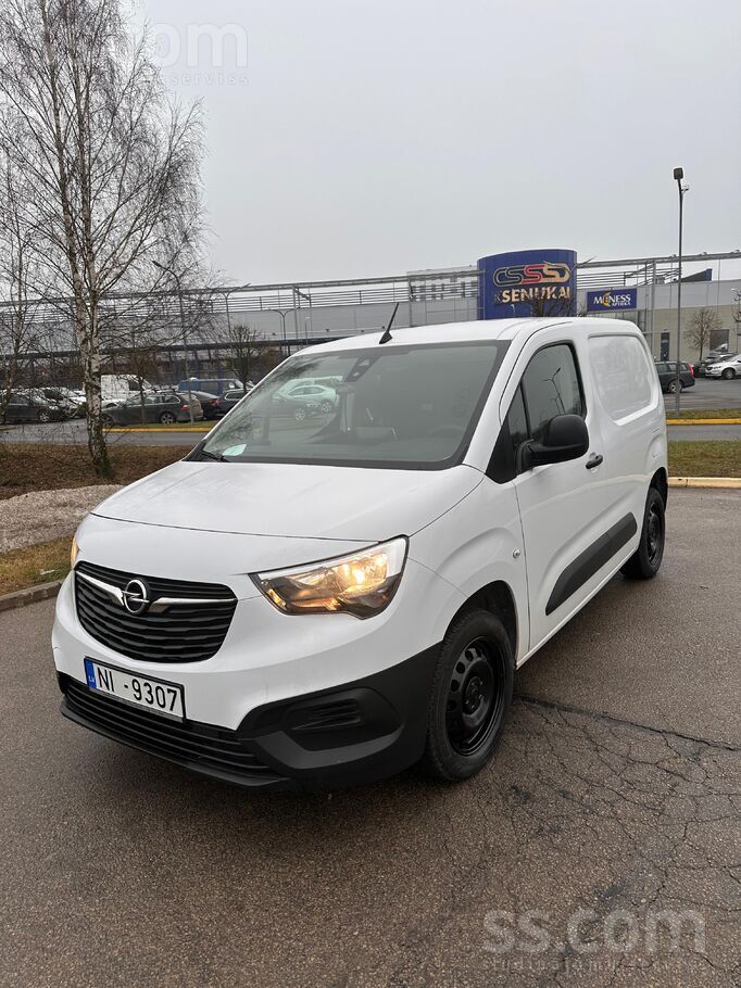 Opel Uznemums pardod Opel Combo. 