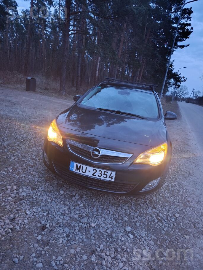 Opel Pārdodu Opel Astra 1.3D, labā tehniskā un vizuālā 