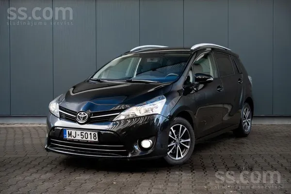 Toyota Pārdod 7-vietīgu Verso ar oriģinālu noskrējienu