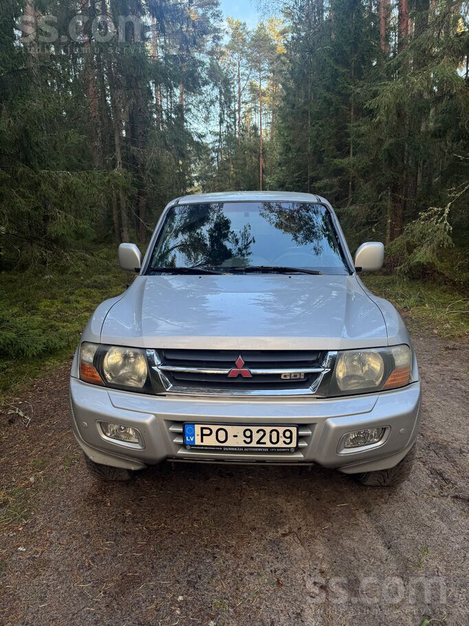 Pārdodu jaudīgu Mitsubishi Pajero džipu. Ļoti ērts un ietilpīgs auto. Auto l