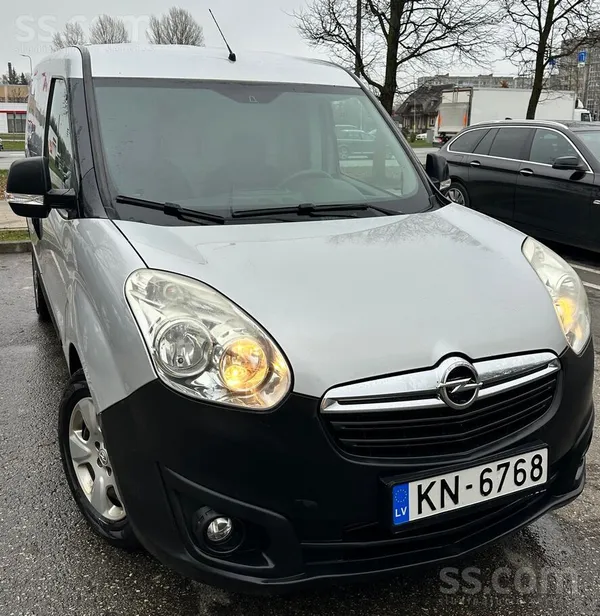Opel Сombo Van (D), pirma reg. - 11.2016, 1.3 Cdti 70 kW. 
Komplektā vasara